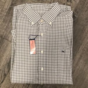 NWT Vineyard Vines button down shirt (Men’s M)